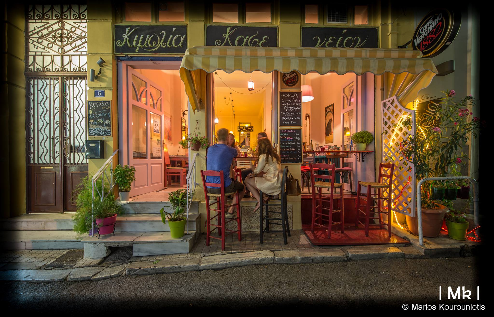 Πέντε ιδιαίτερα café της Αθήνας που μπορείς να δουλέψεις δημιουργικά!