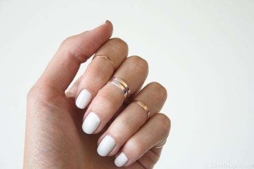 24116-White-Nails