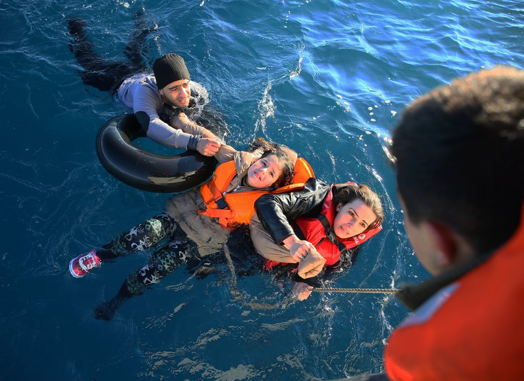 january-22-turkish-coast-guard-rescues-refugees-turkey-aydin-after-dinghy-toppled-over-en-route-greece