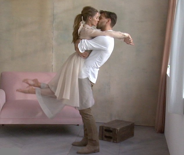 Love Wardrobe 2  Olivia Palermo & Johannes Huebl (3)