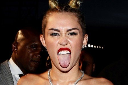 Miley-Cyrus-2222787-450x299