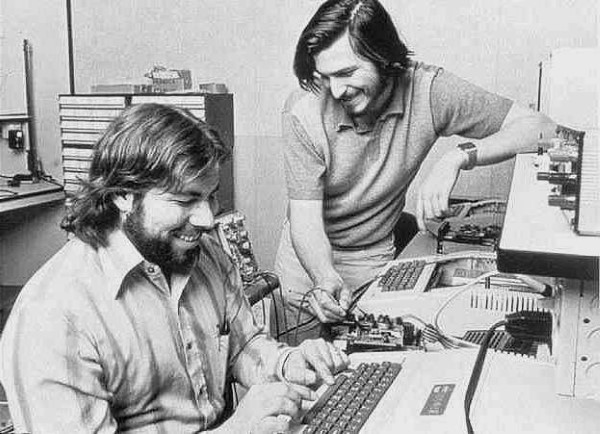 Steve-Jobs-and-Steve-Wozniak (Custom)