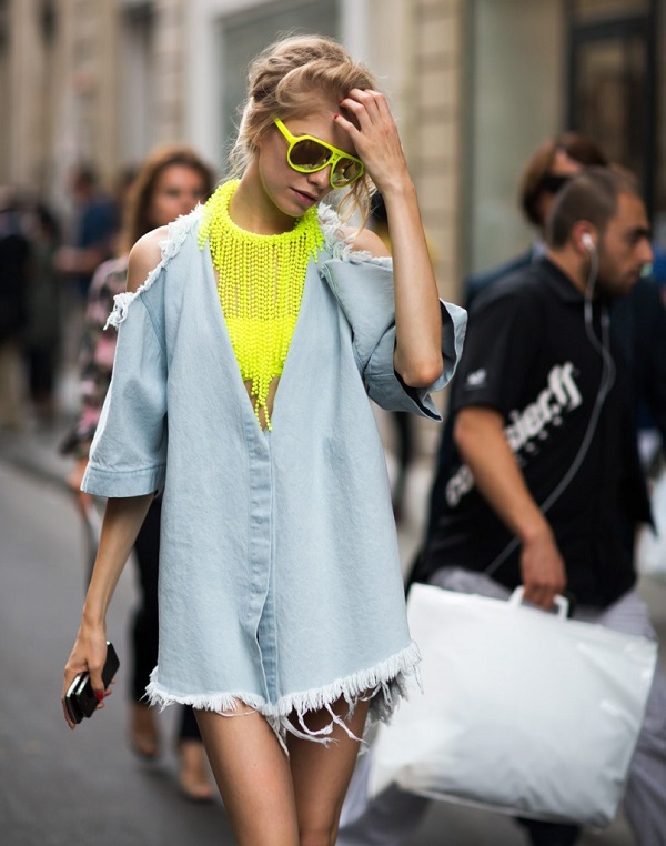 style-hawk-denim-shirt-dress-cut-out-shoulders-neon-necklace-and-sunglasses-spring-trend-glamazonsblog