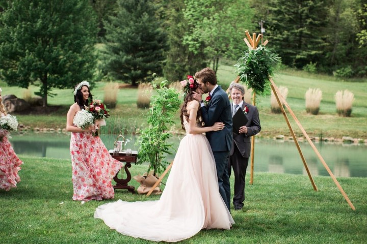 woodsy-pink-bohemian-wedding-4-small