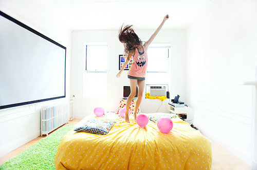 bed-dance-happy-jump-room-tank-top-Favim.com-45474