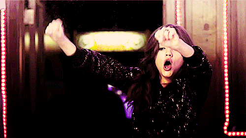 lucy-hale-pretty-little-liars-aria-montgomery-dancing