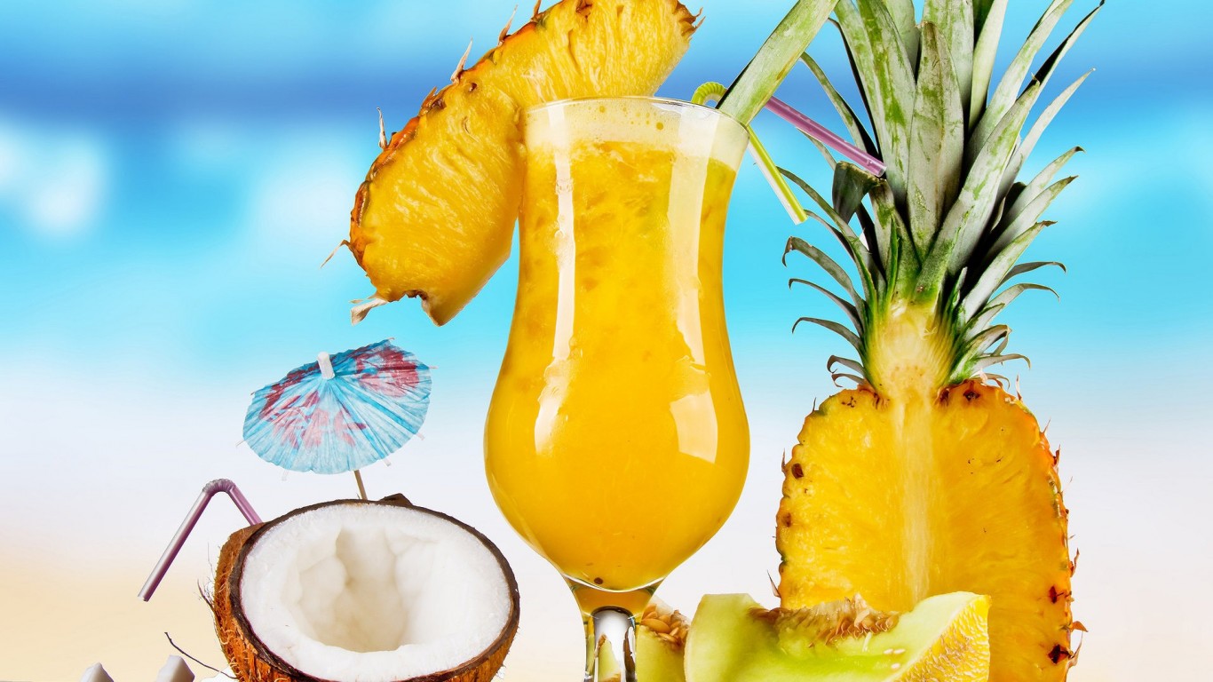 sand_fruits_food_coconut_juice_parasol_beach_1366x768_50082
