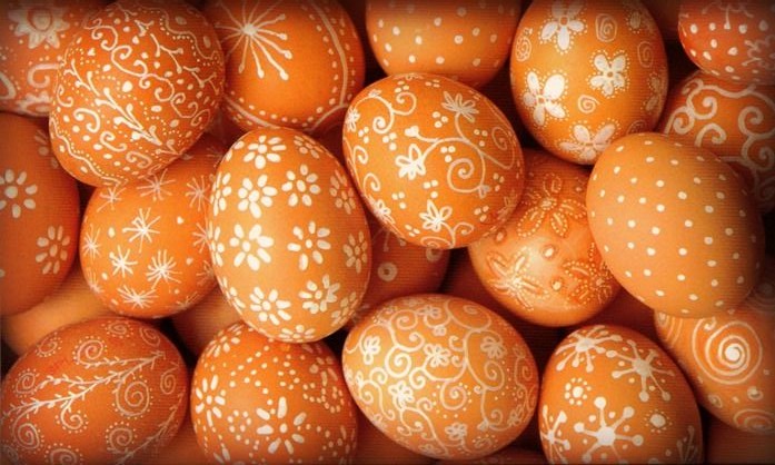 DIY: Βαψε τα πασχαλινα αυγα με φυσικο τροπο