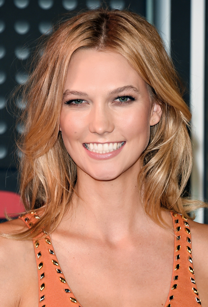 LOS ANGELES, CA - AUGUST 30: Model Karlie Kloss attends the 2015 MTV Video Music Awards at Microsoft Theater on August 30, 2015 in Los Angeles, California. (Photo by Jason Merritt/Getty Images)