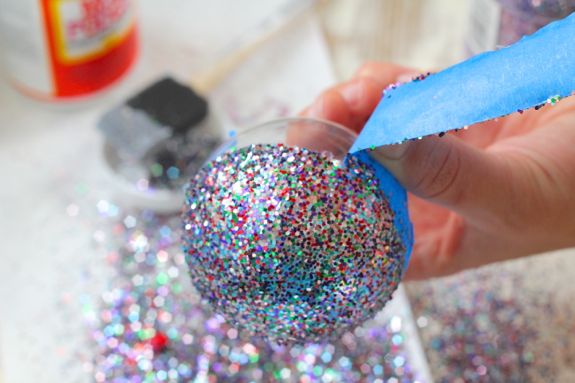 DIY στολίδια με glitter