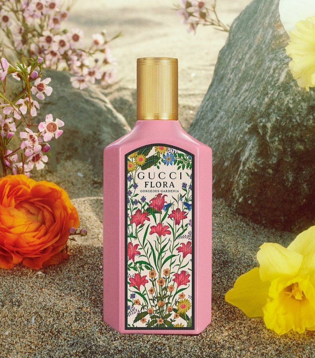 Το Gucci Flora Gorgeous Gardenia επαναλανσάρεται με ένα νέο Eau de Parfum, αποκαλύπτοντας μια νέα, πιο συμπυκνωμένη εκδοχή του original Eau de Toilette.