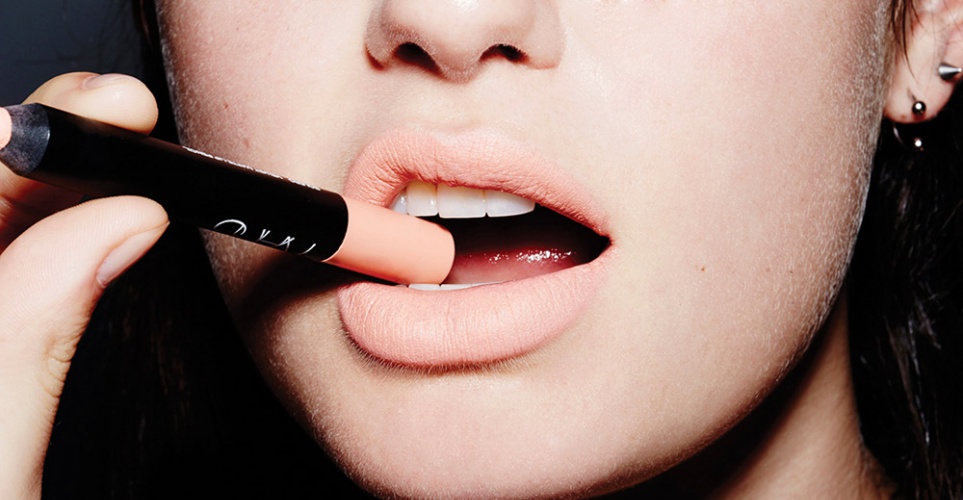 Τα 10 καλύτερα lipstick hacks που χρειάζεται να ξέρεις