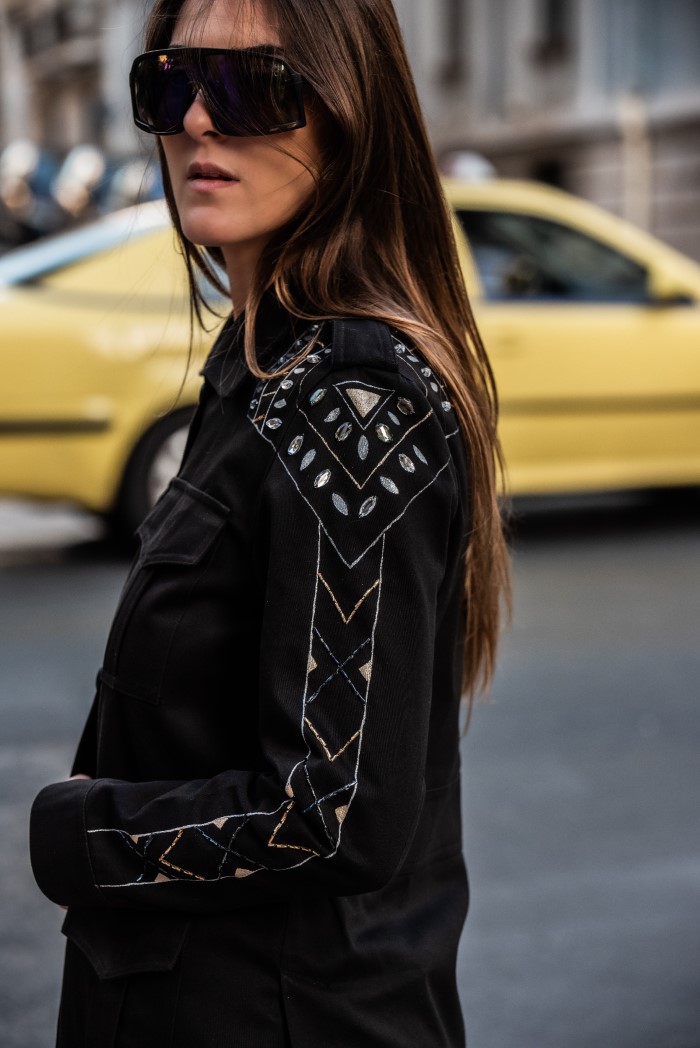 Jackets εμπνευσμένα από τους δρόμους της Νέας Υόρκης αποδεικνύουν ότι η απλότητα μπορεί να έχει άποψη, δυναμικό στυλ και θηλυκότητα.