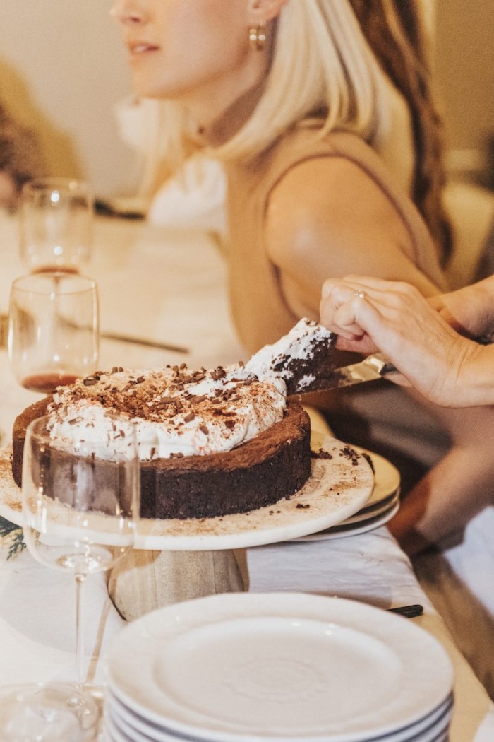 Peppermint Hot Chocolate Cake Πώς να φτιάξεις το κεικ σοκολάτα-μέντα χωρίς αλεύρι