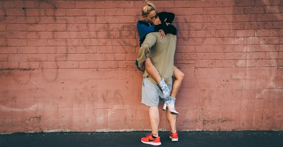 33 πράγματα που σκέφτεσαι όταν δε σε φιλάει στο πρώτο ραντεβού