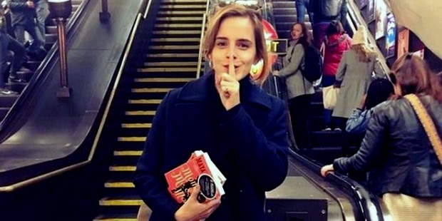 5 βιβλία για το φεμινισμό που διαβάζει η Emma Watson