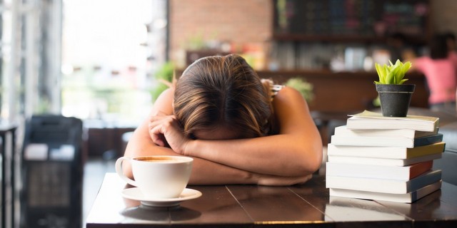 5 πράγματα που συμβαίνουν στο σώμα μας όταν δεν κοιμόμαστε αρκετά