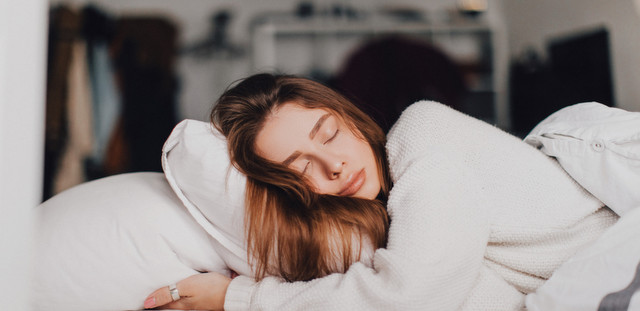 5 συνηθισμένα λάθη που κάνεις και επηρεάζεις αρνητικά τον ύπνο σου