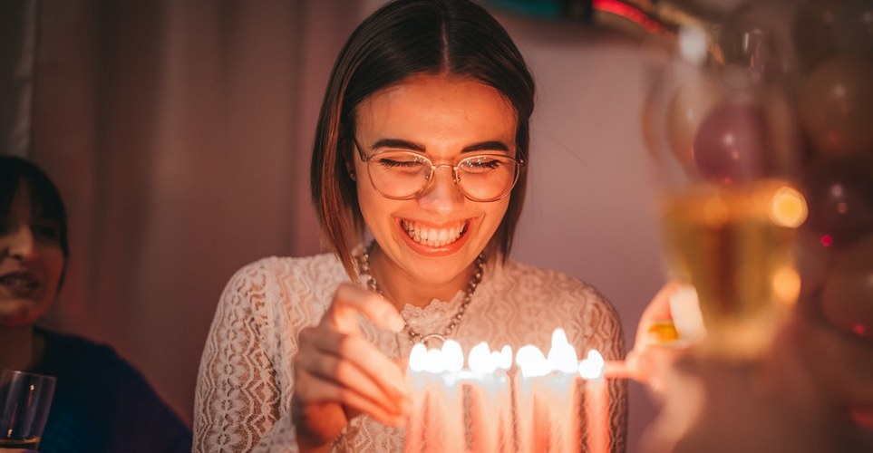 6 τρόποι να γιορτάσεις τα γενέθλια ενός φίλου σου εν μέσω καραντίνας
