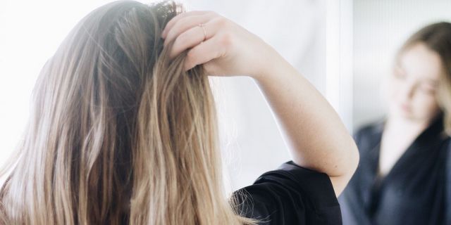 8 βήματα για να δώσεις όγκο στα λεπτά μαλλιά, σύμφωνα με την hairstylist