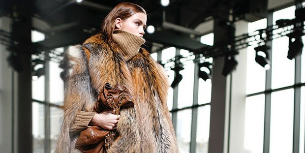 Είναι αυτό το τέλος της χρήσης αληθινής γούνας στη βιομηχανία της μόδας;