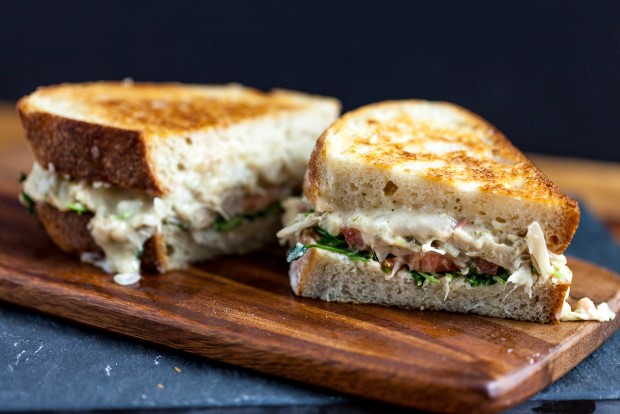 Grilled cheese sandwich με τόνο
