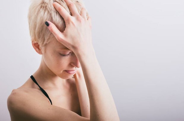 Κάποιες απρόσμενες αιτίες που μπορεί να κρύβονται πίσω από τους συχνούς πονοκεφάλους σου