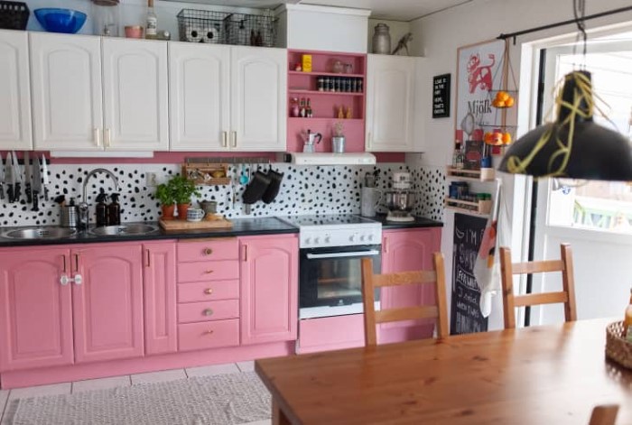 Πως να προσθέσεις ροζ πινελιές στην κουζίνα σου