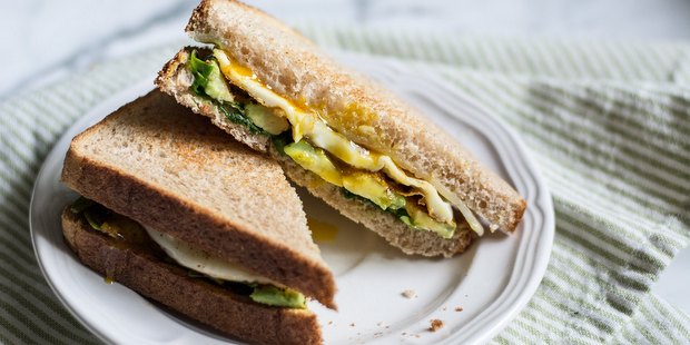 Sandwich με σπανάκι και αυγό