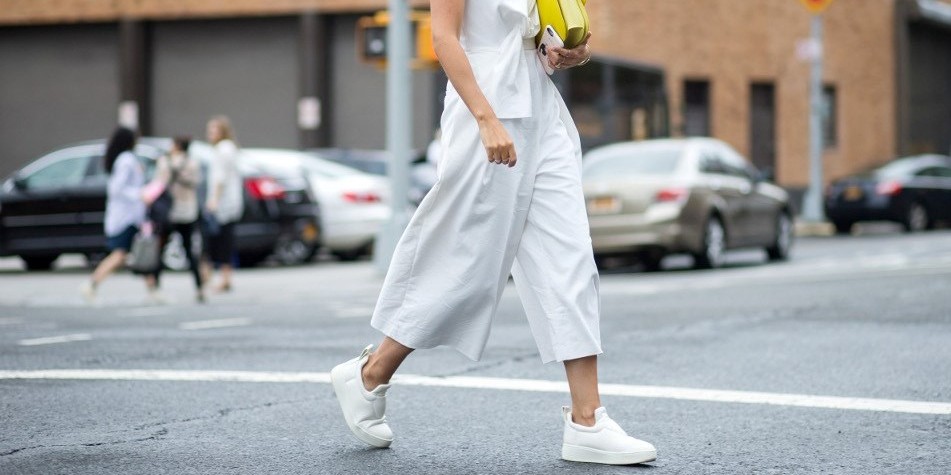 Αυτά είναι τα αγαπημένα slip on sneakers των Style Bloggers