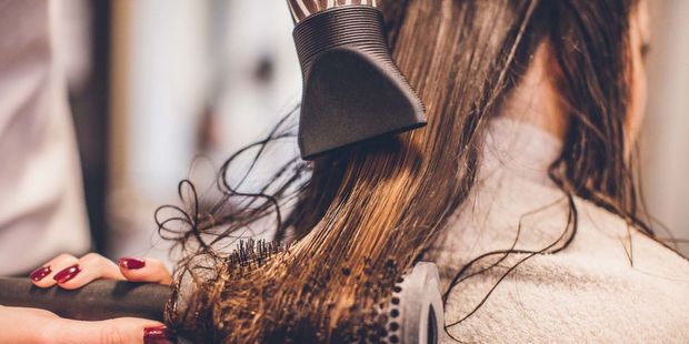 Tips για να στεγνώνουν τα μαλλιά σου πιο γρήγορα