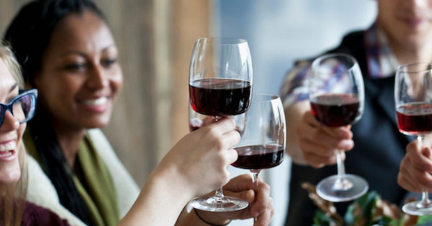 5 λόγοι που ένα ποτήρι κρασί ωφελεί την υγεία σου