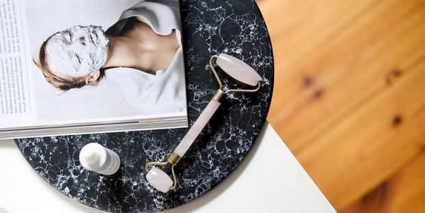 Jade Roller: όλα όσα πρέπει να ξέρεις για το πιο αγαπημένο beauty gadget του Instagram