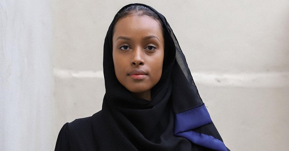H Shahira Yusuf είναι το πρώτο μοντέλο με hijab που υπέγραψε με το πρακτορείο Storm