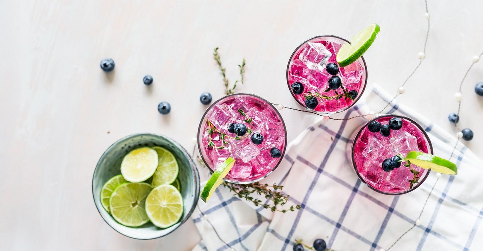5 cocktails που μπορείς να προσποιηθείς ότι είναι υγιεινά
