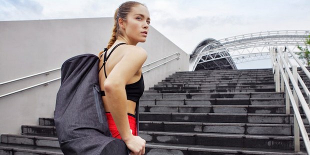 Ποια είναι πραγματικά τα fitness οφέλη του να ανεβοκατεβαίνεις σκαλιά;