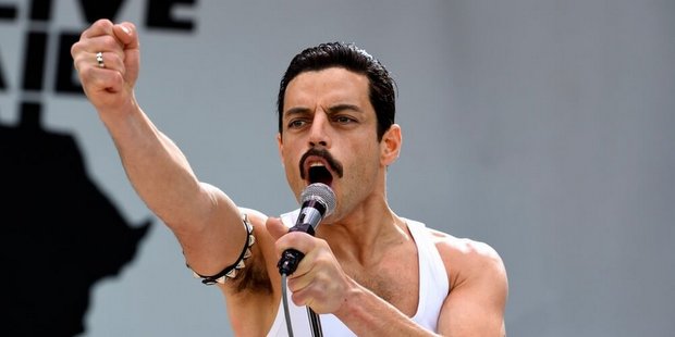 Αρχίζουμε να τρομάζουμε με την ομοιότητα του Rami Malek με τον Freddie Mercury