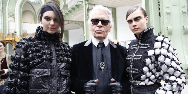 Οι καλύτερες δημιουργίες του Karl Lagerfeld για τον οίκο Chanel