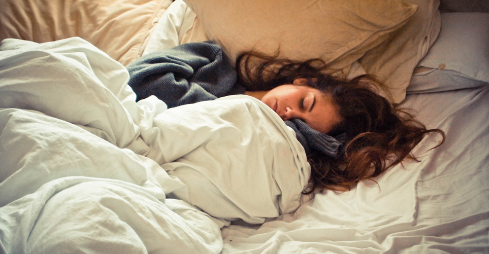 Δε θα πιστεύεις τα επτά beauty hacks που μπορείς να κάνεις όταν …κοιμάσαι!