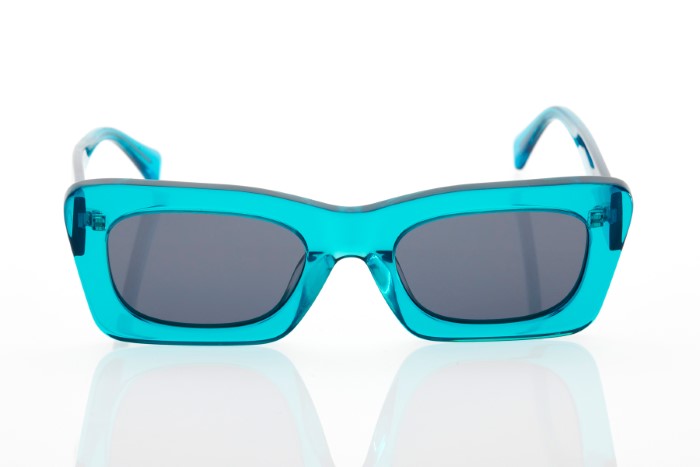 Summer shopping 5 γυαλιά ηλίου έως 45 ευρώ για να διαλέξεις πριν πας διακοπές
