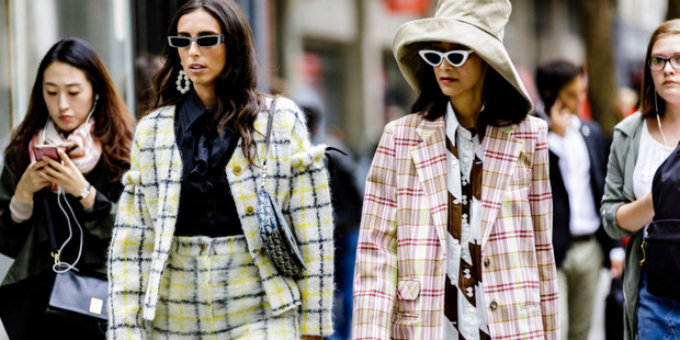 Όσα μας ενέπνευσαν στο street style της Εβδομάδα Μόδας του Λονδίνου