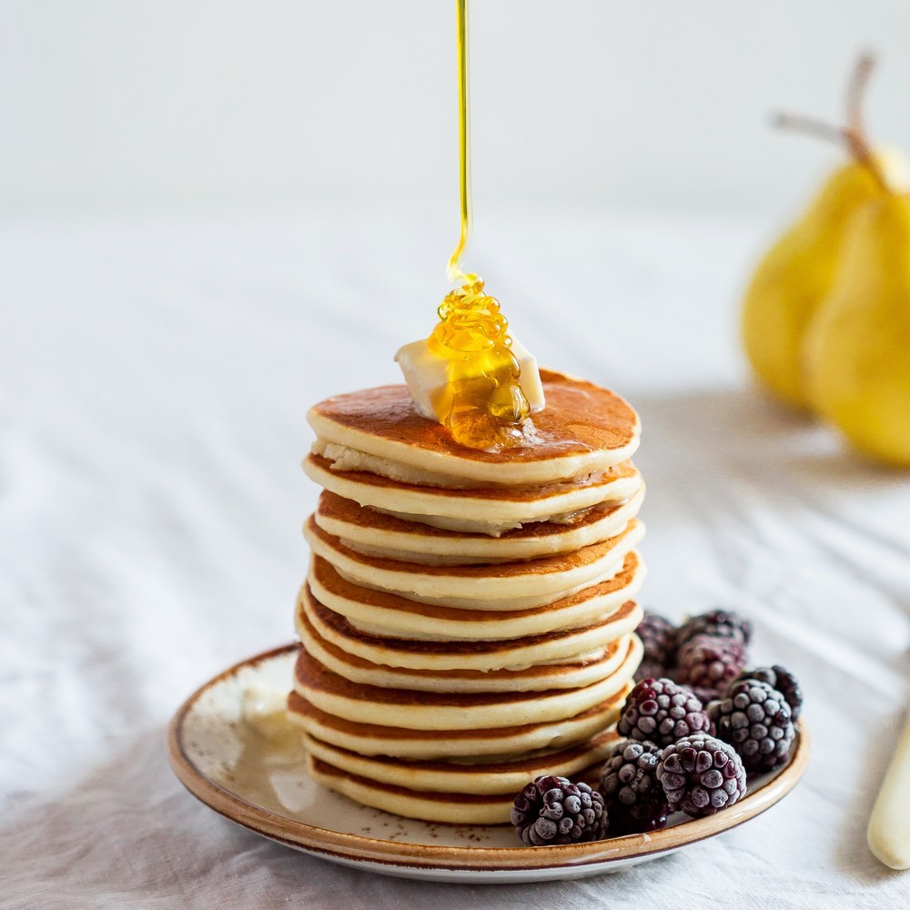 Vegan pancakes: οι 3 συνταγές που θα αναβαθμίσουν τα πρωινά σου γεύματα