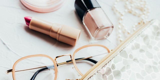 Έχεις ξηρό δέρμα; Αυτά είναι τα 4 συστατικά που πρέπει να αποφύγεις στα make up προϊόντα