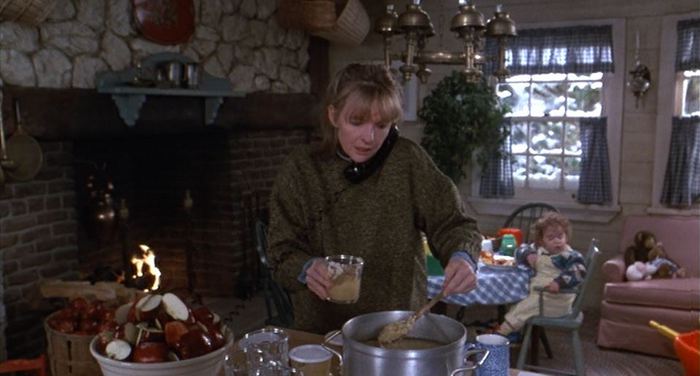 Αν ζηλεύουμε κάτι από τις ταινίες της Nancy Meyers, αυτό είναι οι κουζίνες