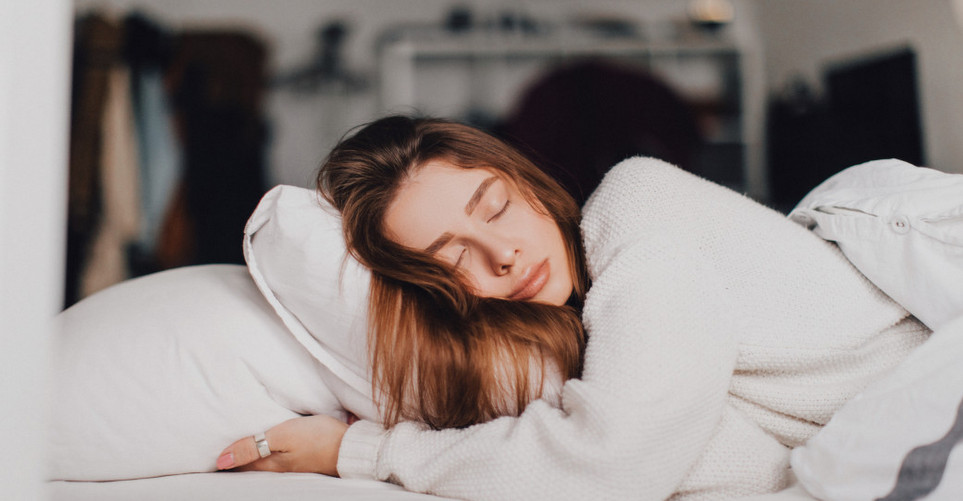 Για να ελέγξεις τον ύπνο σου πρέπει πρώτα να κατανοήσεις και να αντιληφθείς τις συνήθειές σου