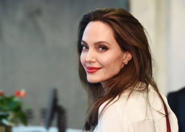 Η Angelina Jolie ετοιμάζει ενημερωτική εκπομπή για εφήβους με τη βοήθεια του BBC