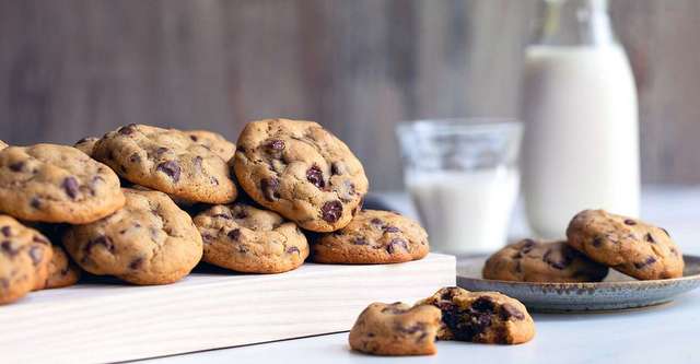 Η sos συνταγή που χρειάζεσαι για να φτιάξεις soft μπισκότα με κομμάτια σοκολάτας