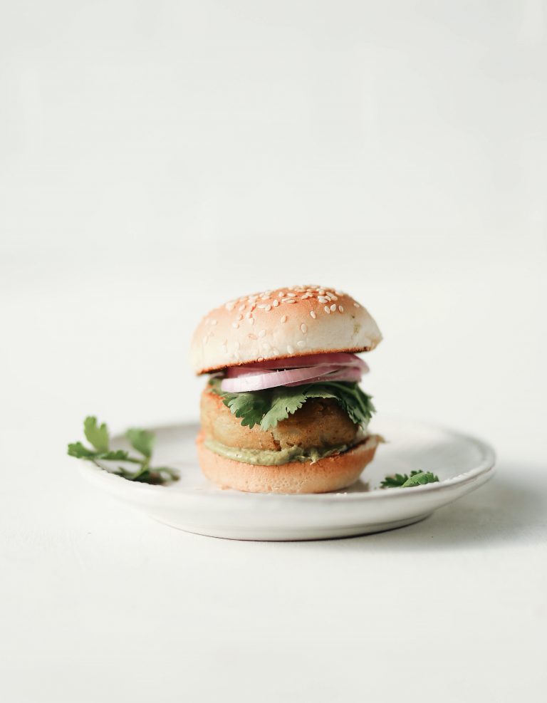 Κάνε ένα μικρό twist στα επόμενα σπιτικά burger σου με 'Αloo Tikki' κεφτεδάκια