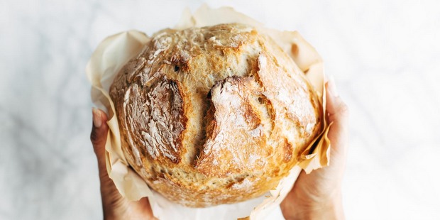 Πώς να φτιάξεις ψωμί χωρίς να το ζυμώσεις