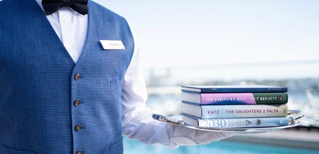 Σε αυτό το ξενοδοχείο οι butlers σερβίρουν βιβλία αντί για απεριτίφ